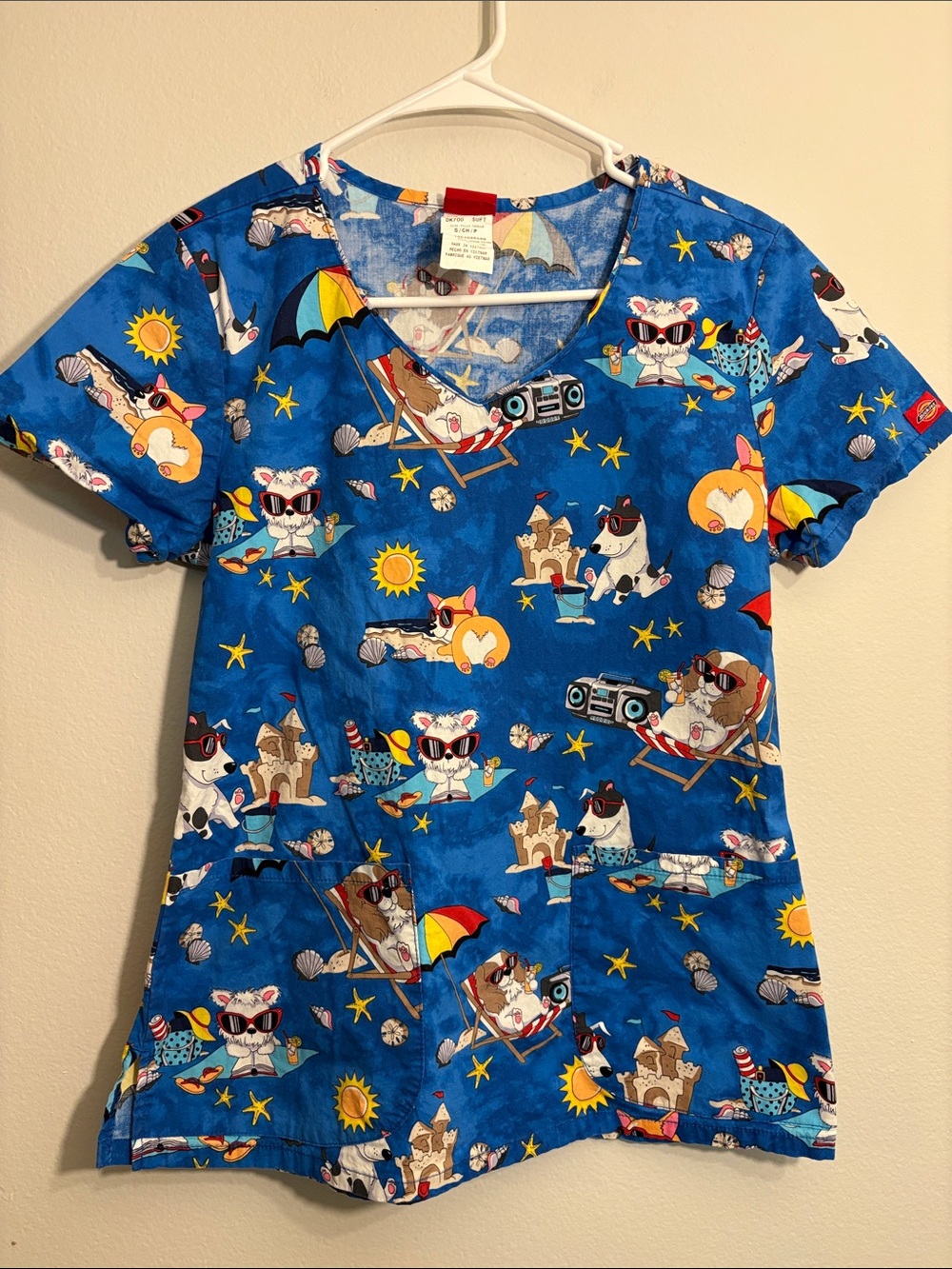 Dickies nurses top Beach Print two front pockets